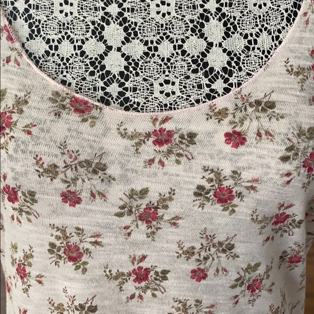Brandy Melville Floral Tank Top - Picture 2 of 4